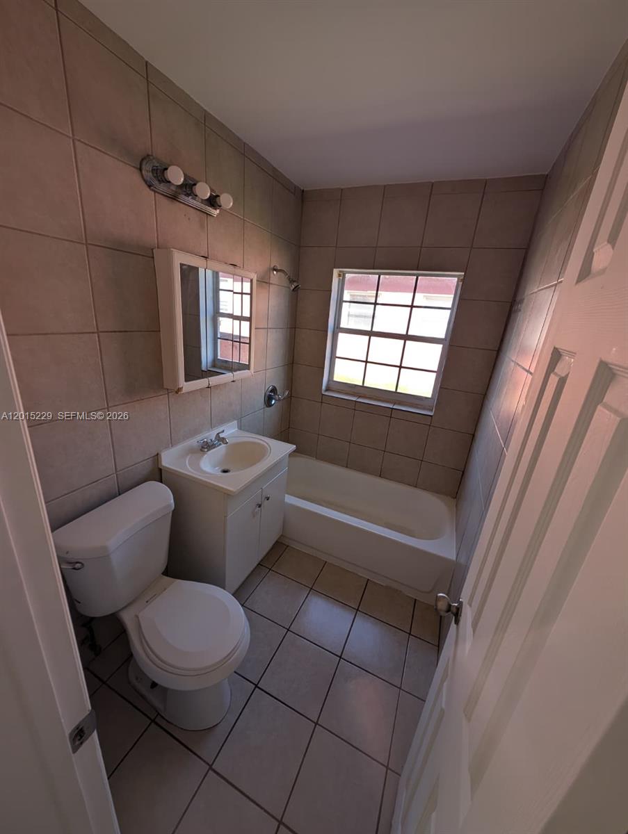 HOLLYWOOD LITTLE RANCHES - Residential Lease