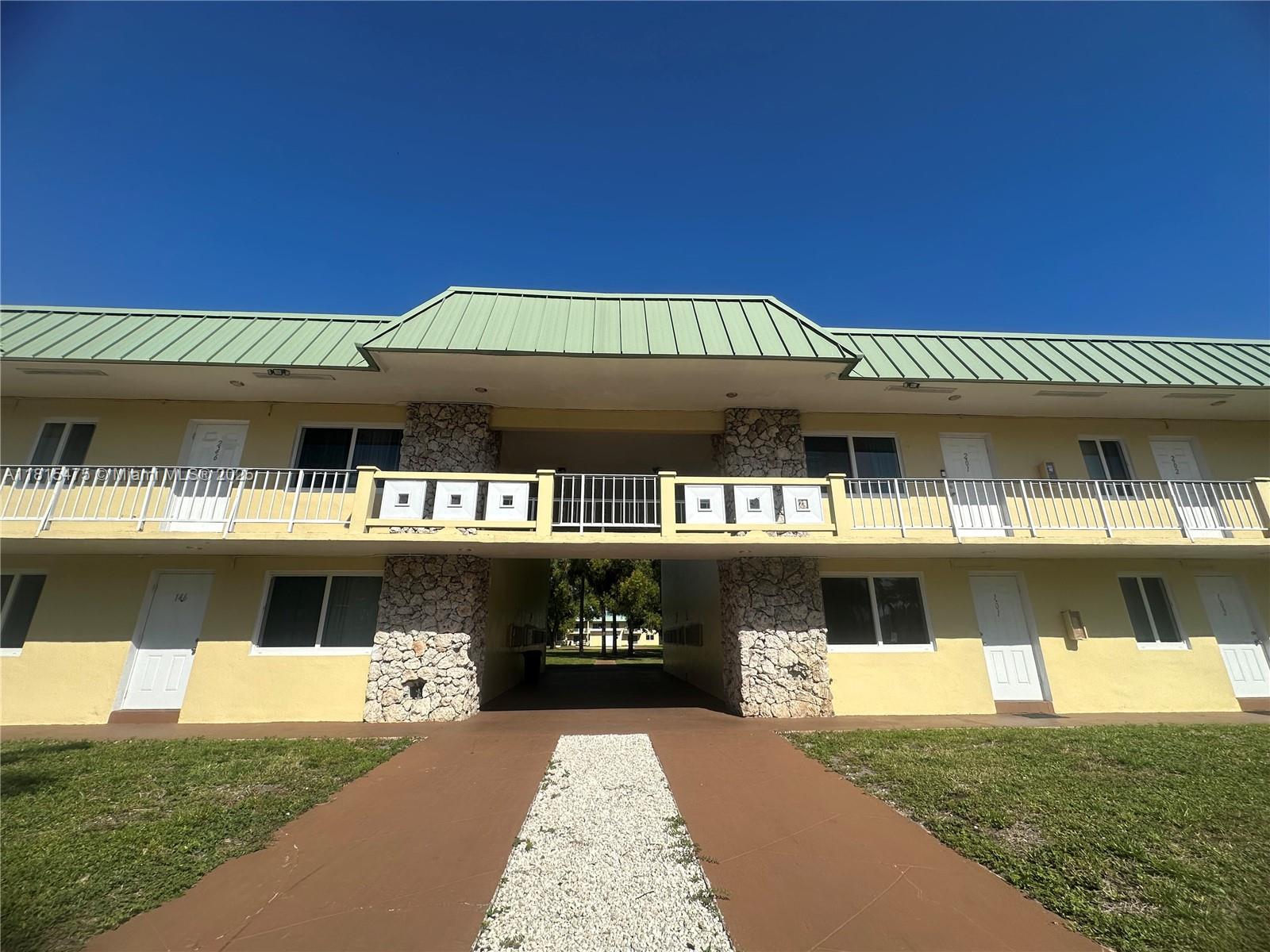 Rental Property at 505 Nw 177th St 139, Miami Gardens, Broward County, Florida - Bedrooms: 1 
Bathrooms: 1  - $1,750 MO.