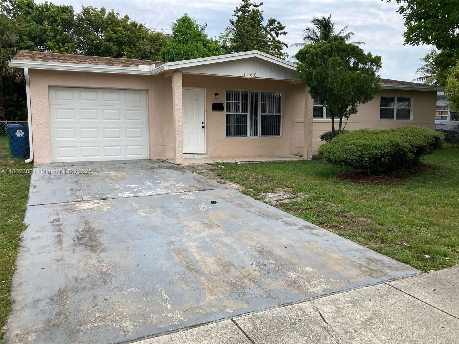 Property for Sale at 1560 Nw Sunset Strip, Sunrise, Miami-Dade County, Florida - Bedrooms: 3 
Bathrooms: 2  - $622,000