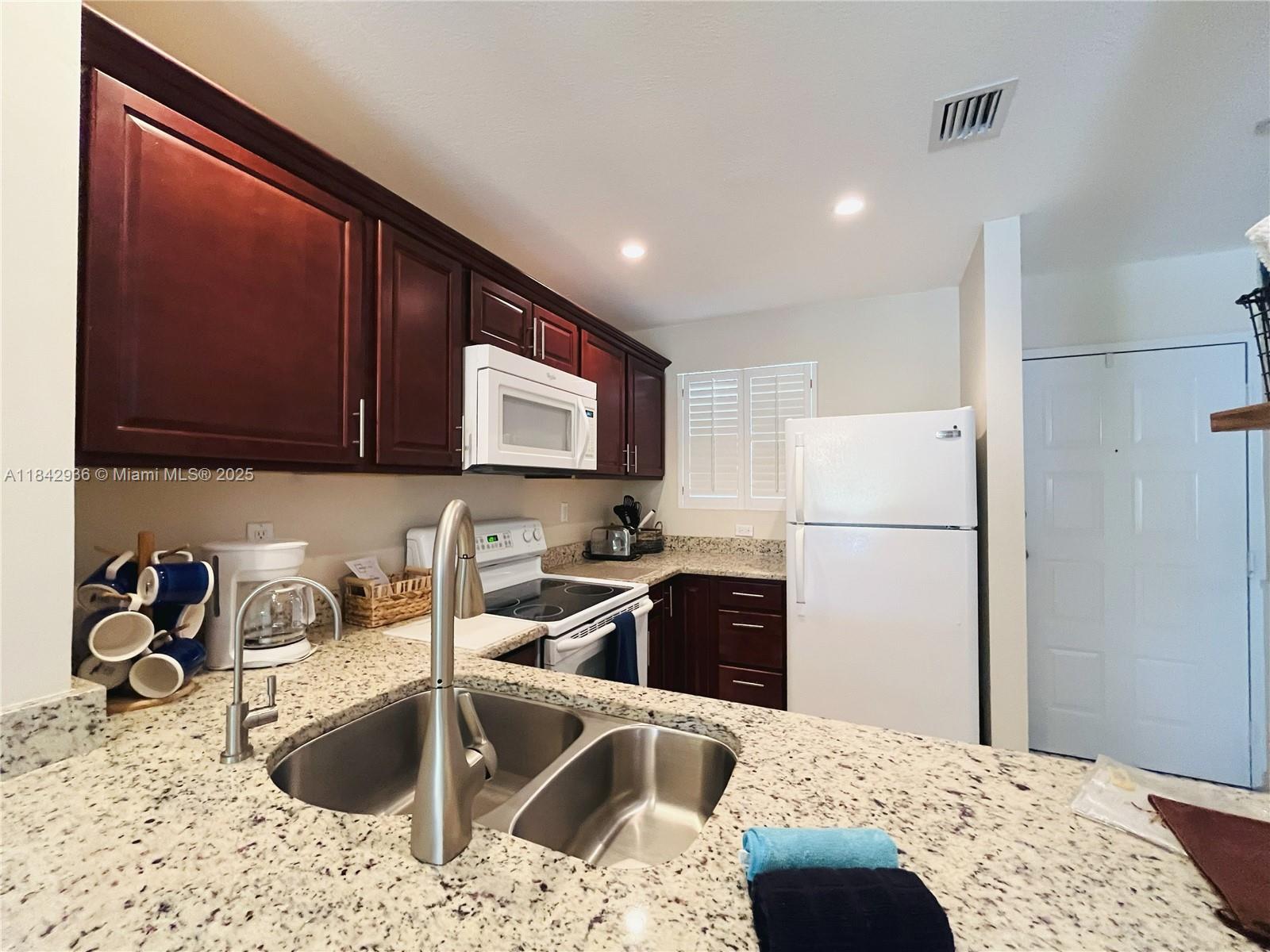 LANDINGS OF LARGO II - Residential Lease