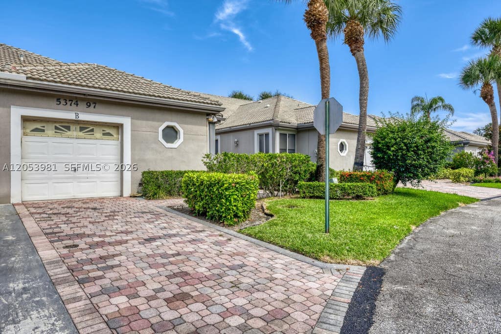 Photo of 5374 Monterey Cir #B, Delray Beach, FL 33484 (MLS # A12053981)