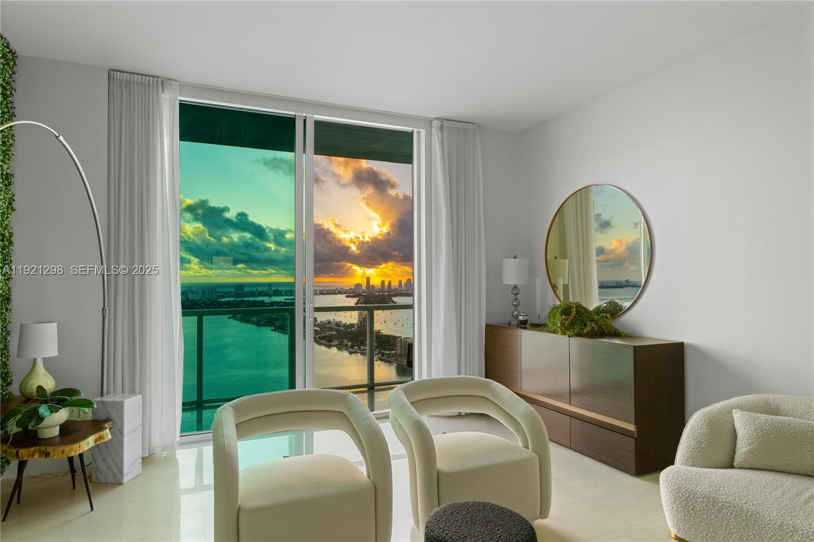 1900 N Bayshore Dr PH 4902