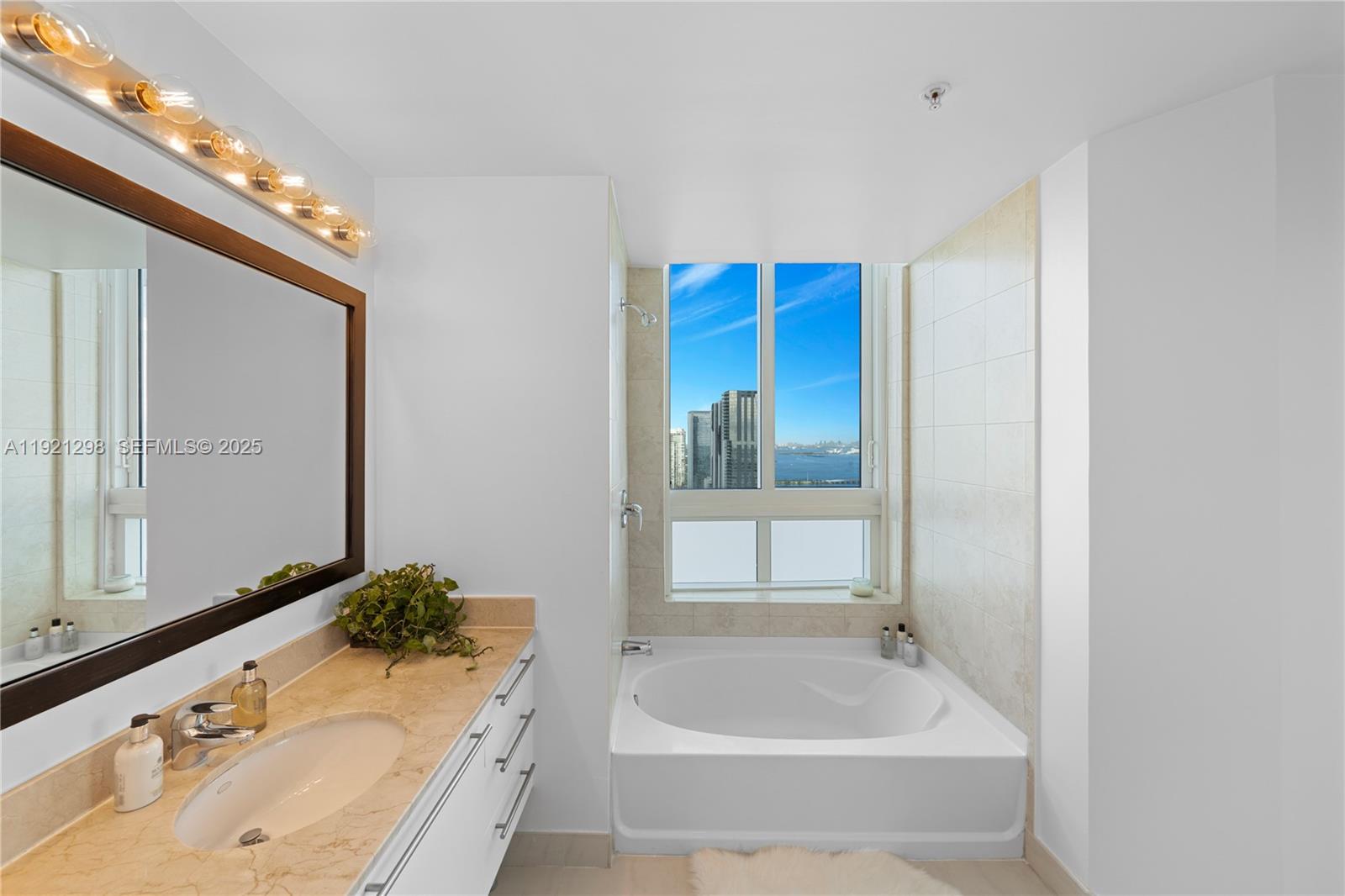 QUANTUM ON THE BAY CONDO - Residential