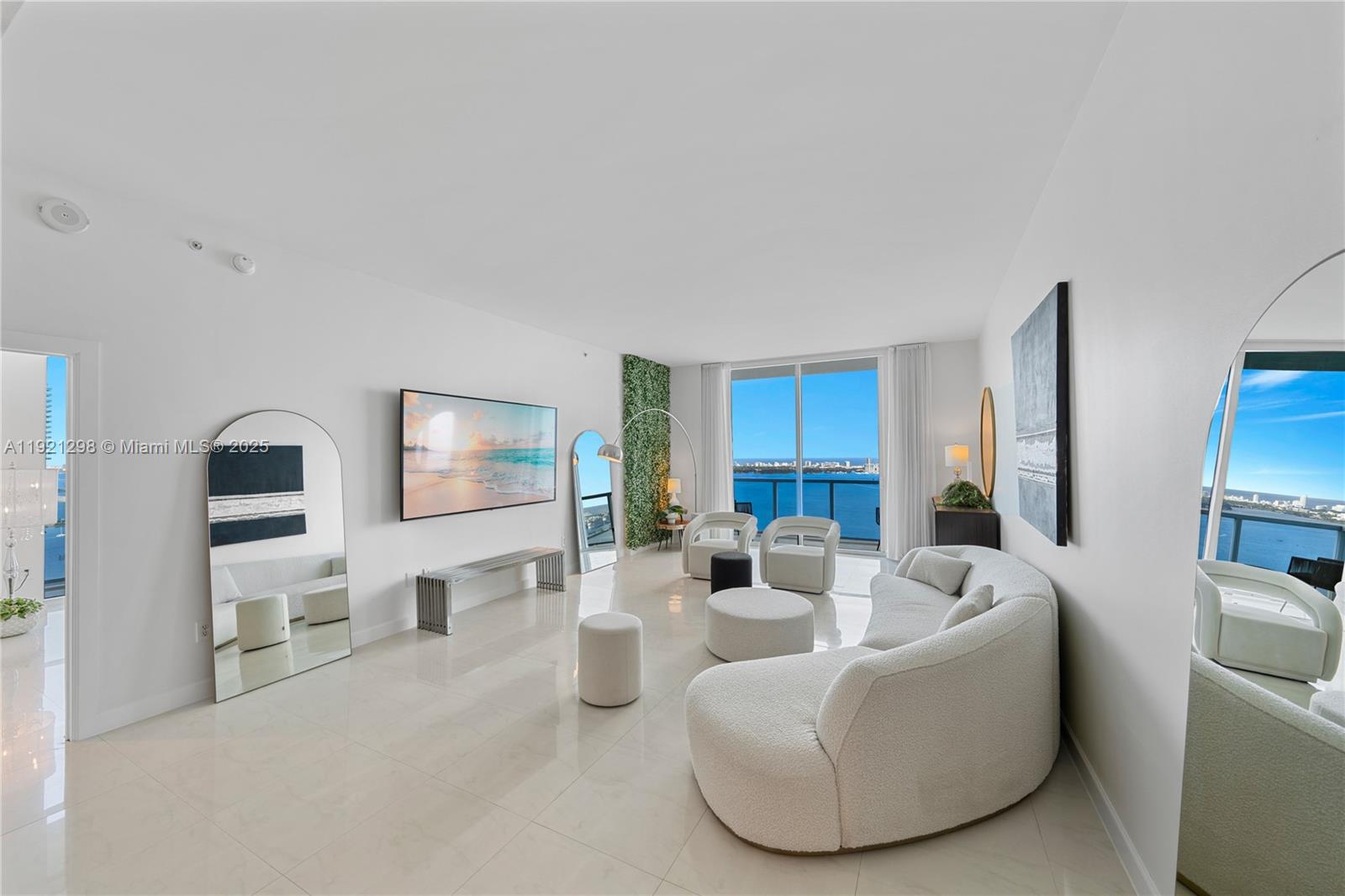 1900 N Bayshore Dr 4902