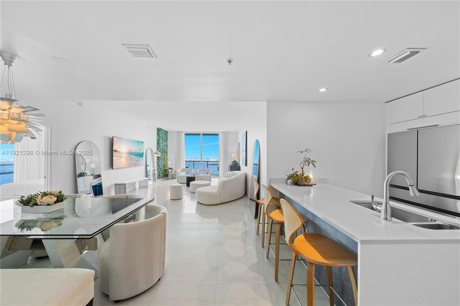 1900 N Bayshore Dr 4902