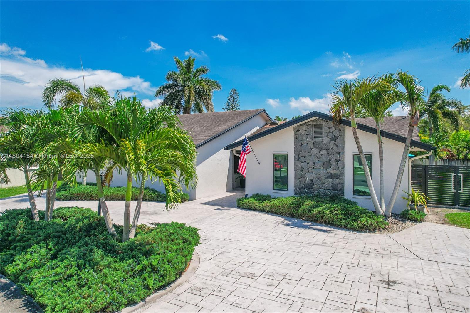 RAMAS OF KENDALL - Residential
