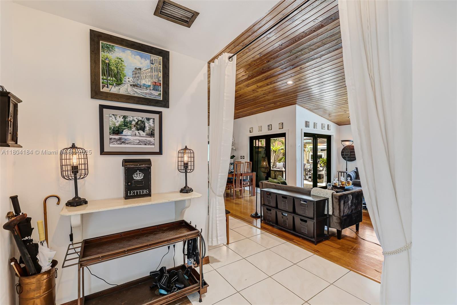 RAMAS OF KENDALL - Residential