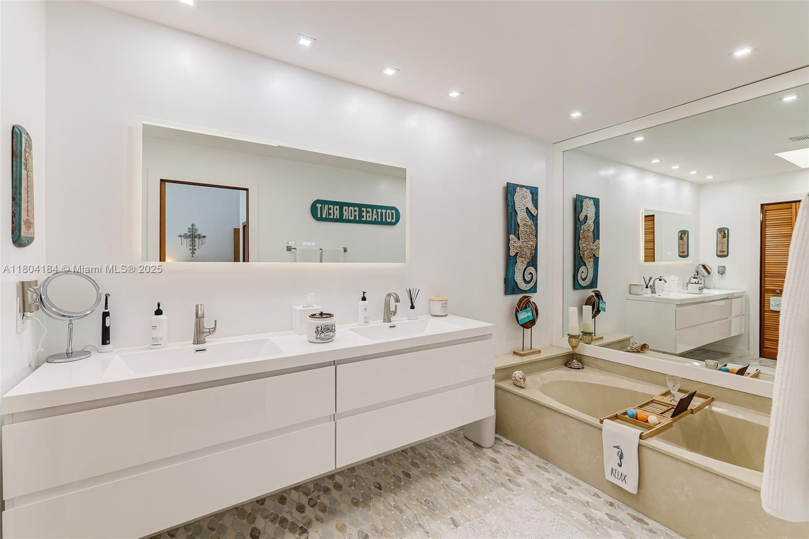 RAMAS OF KENDALL - Residential