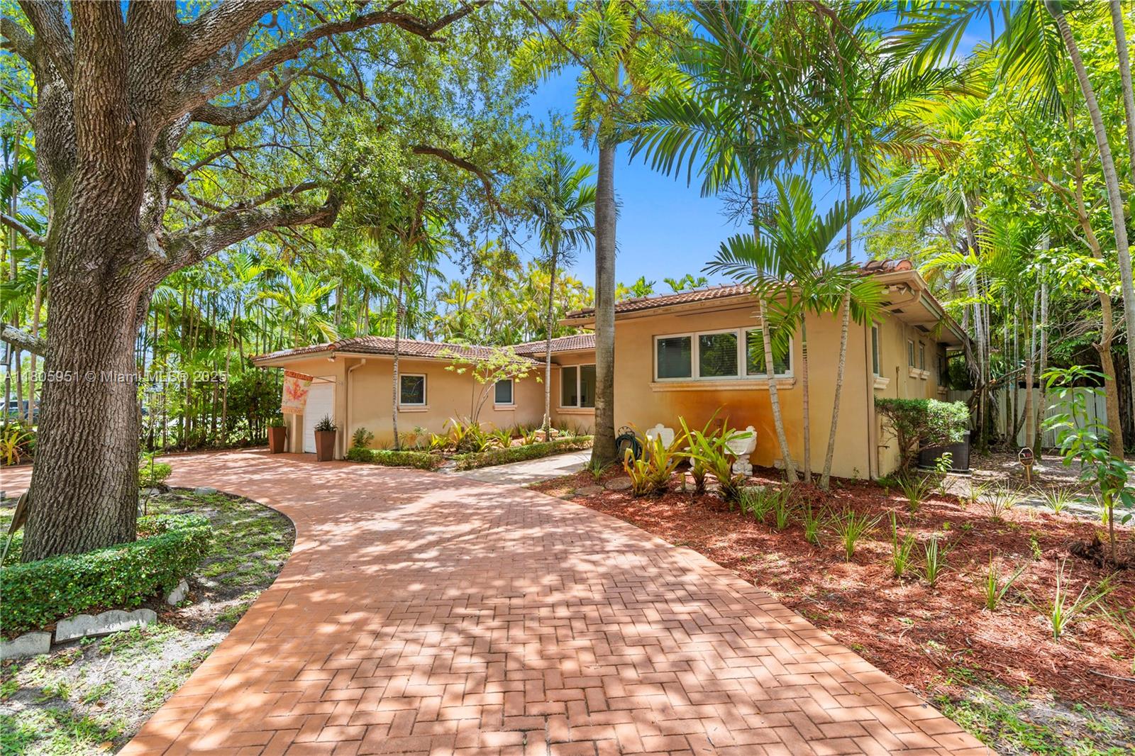 1090 MEADOWLARK AVE