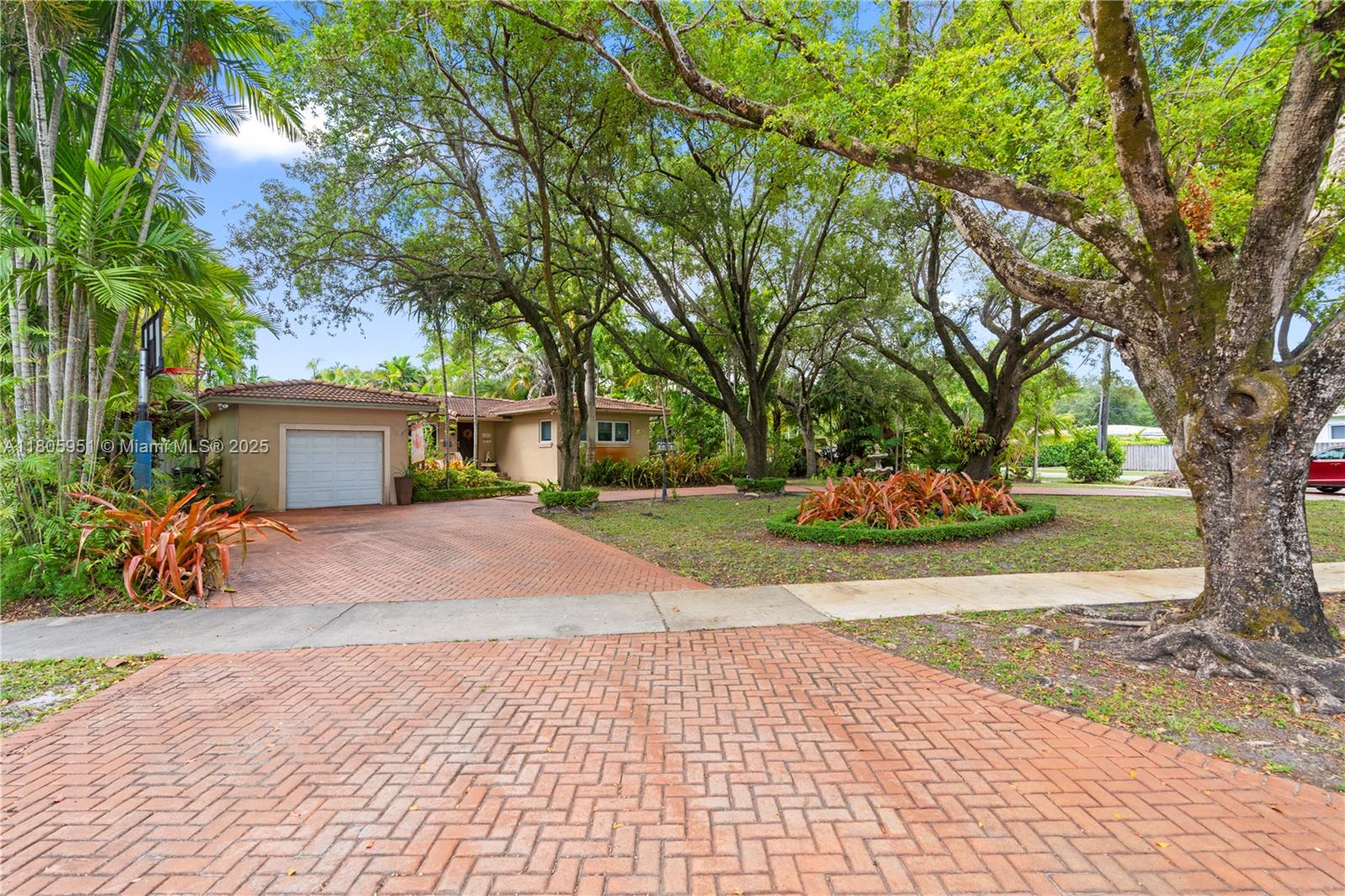 1090 Meadowlark Ave, Miami Springs, Miami-Dade County, Florida - 3 Bedrooms  
2 Bathrooms - 