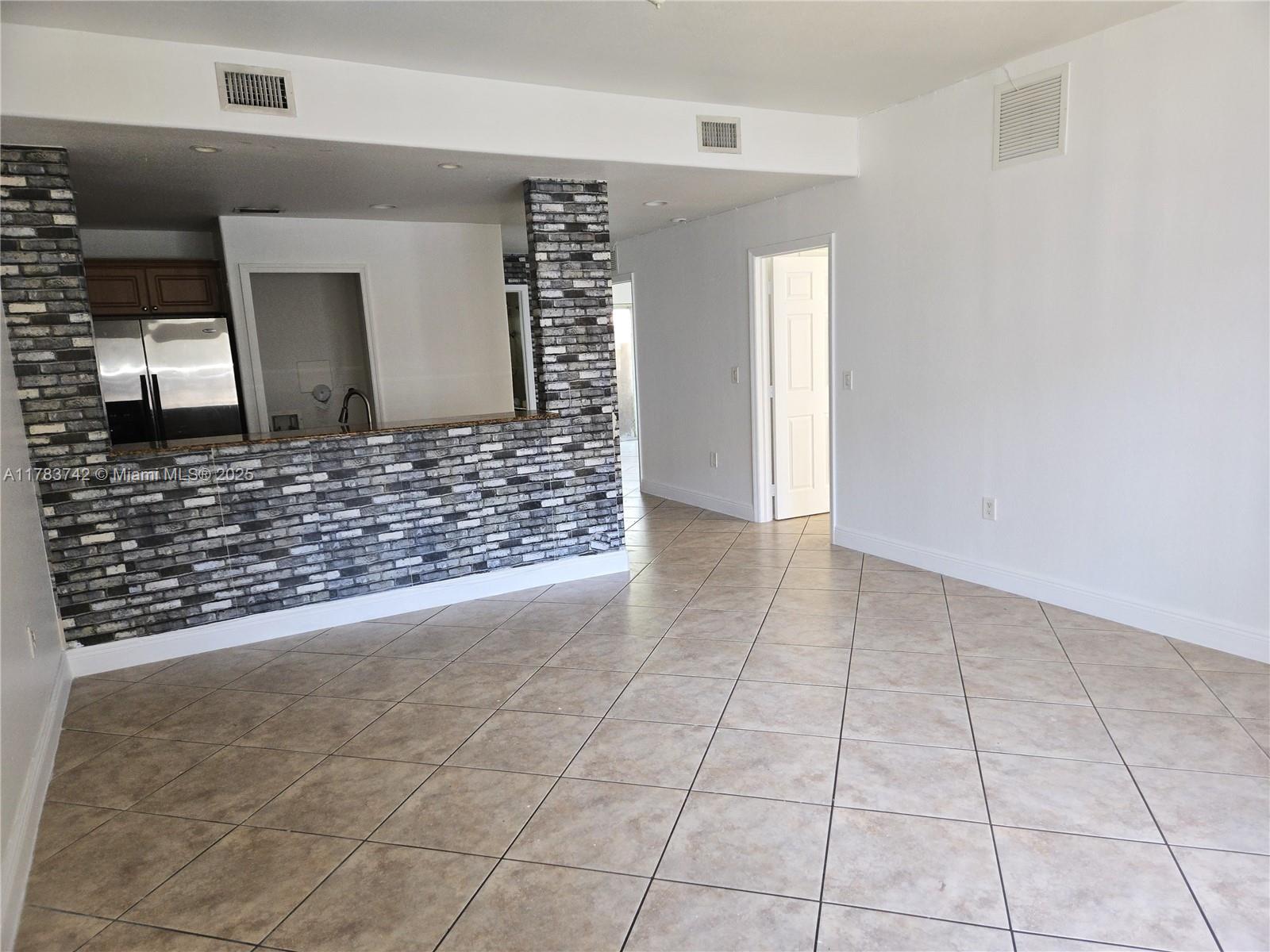 190 E 4th St 101