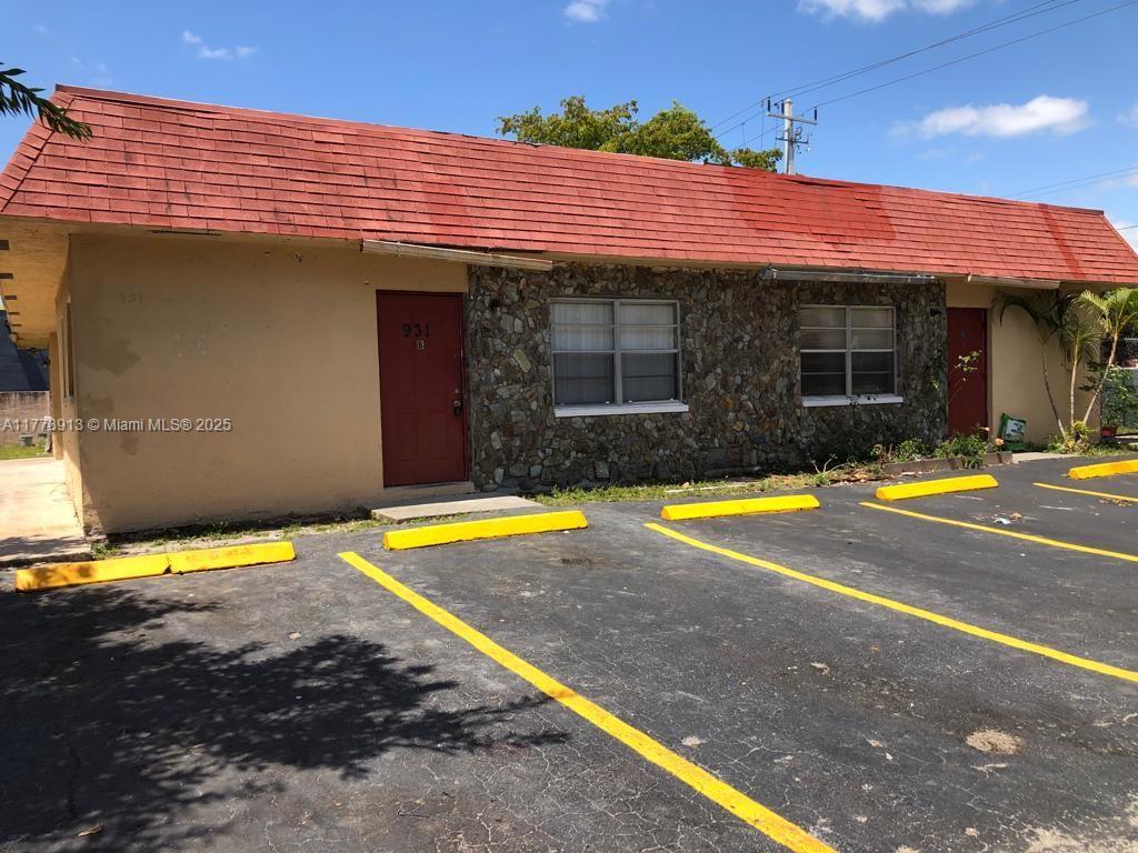Rental Property at 931 Sw 80th Ave B, North Lauderdale, Miami-Dade County, Florida - Bedrooms: 3 
Bathrooms: 2  - $3,434 MO.