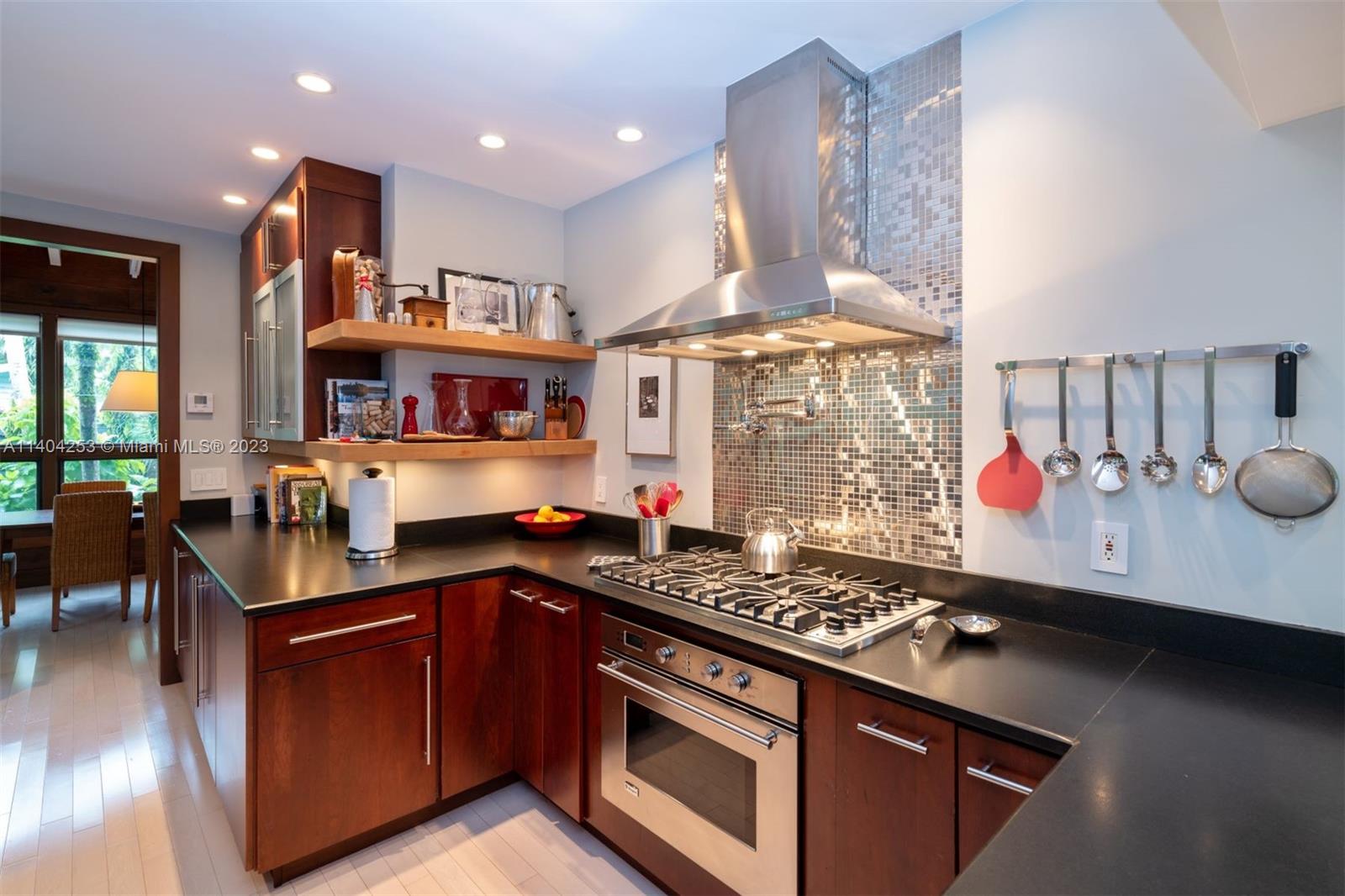 SNAPPER CREEK GROVES - Residential