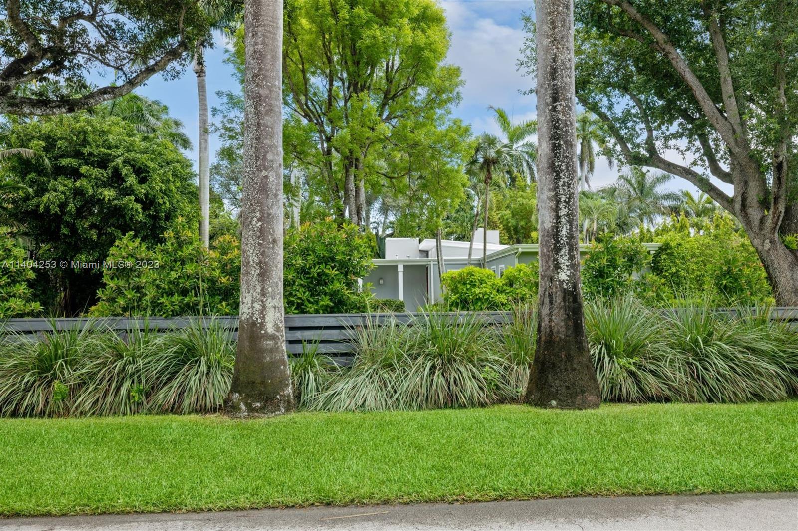 SNAPPER CREEK GROVES - Residential