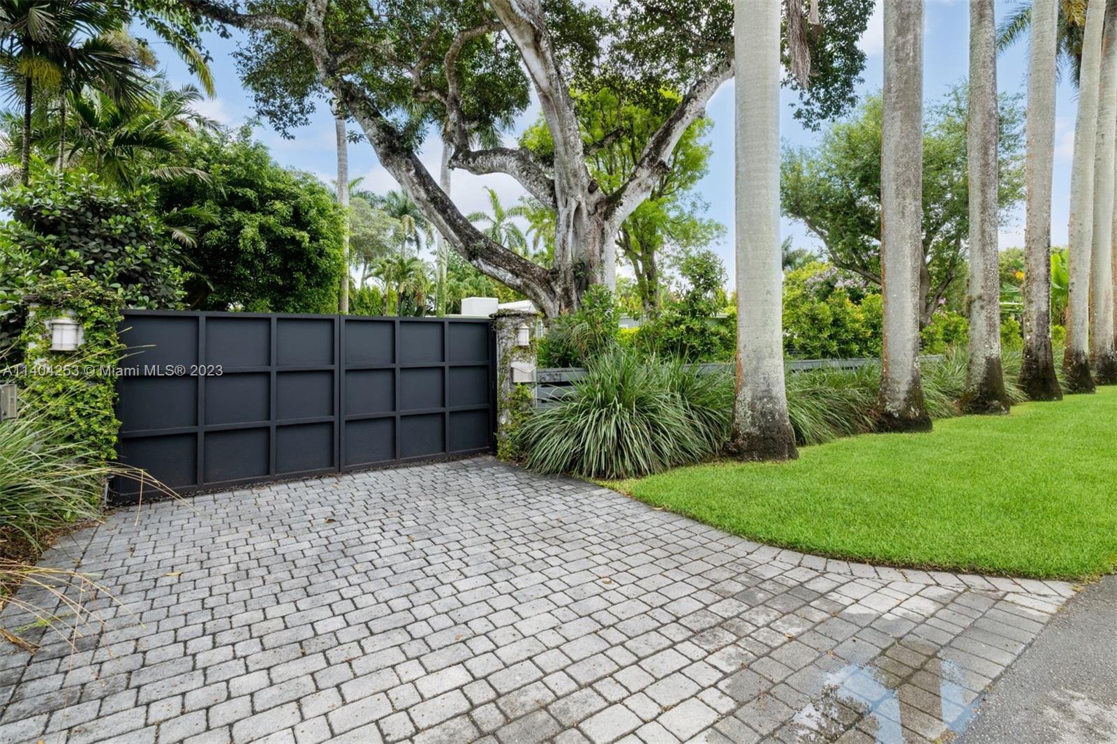 SNAPPER CREEK GROVES - Residential