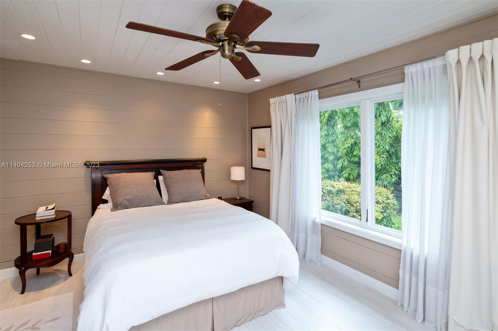 SNAPPER CREEK GROVES - Residential