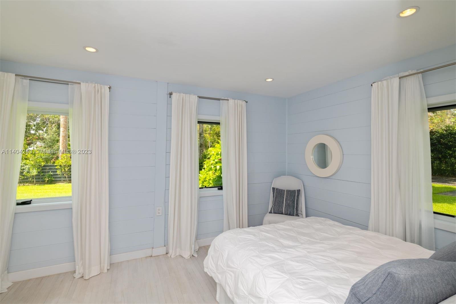 SNAPPER CREEK GROVES - Residential