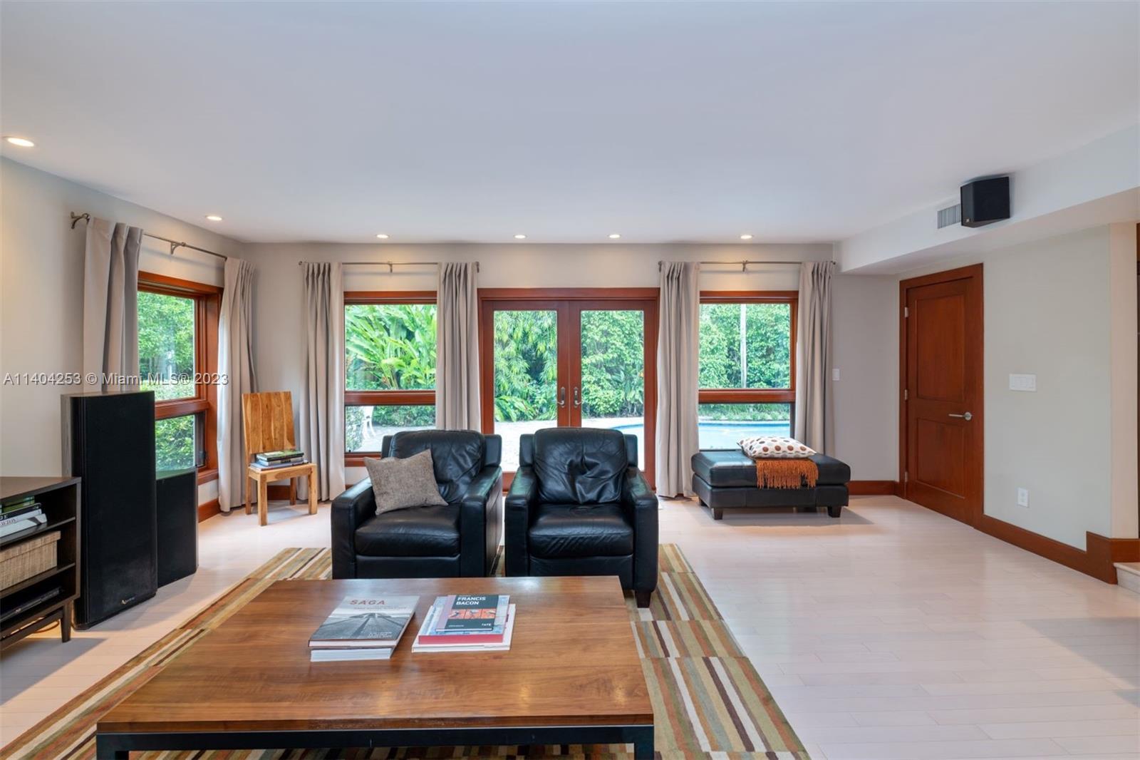 SNAPPER CREEK GROVES - Residential