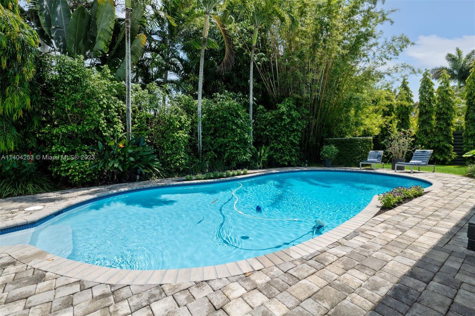 SNAPPER CREEK GROVES - Residential