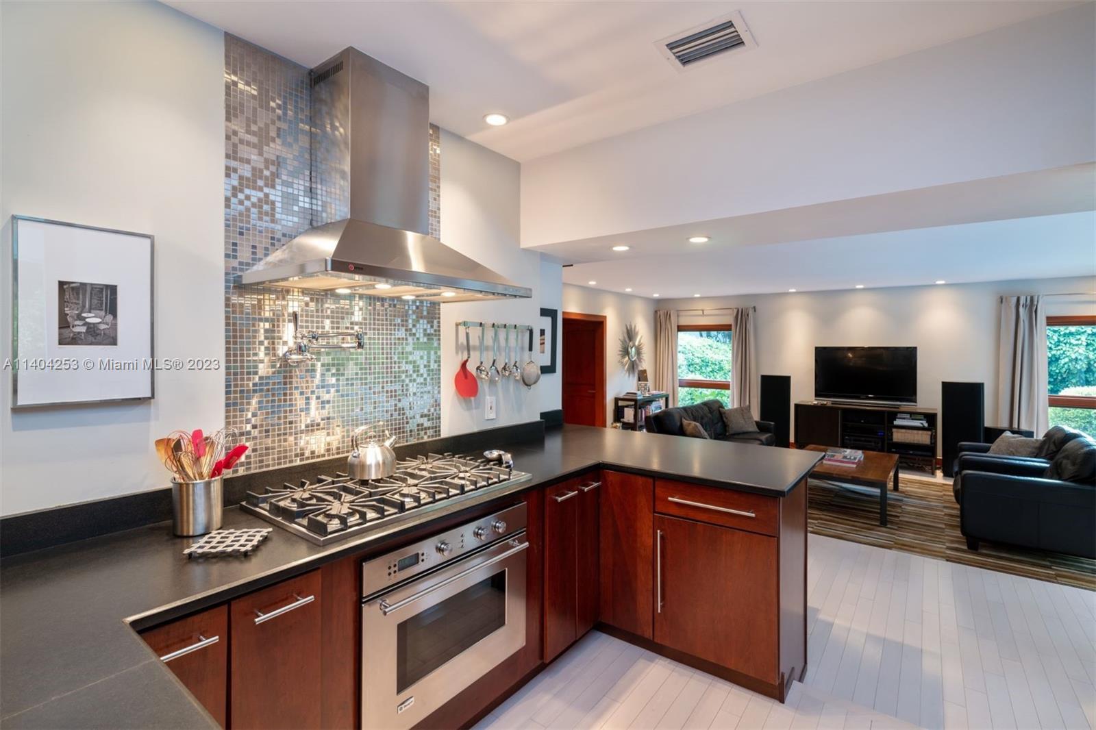 SNAPPER CREEK GROVES - Residential