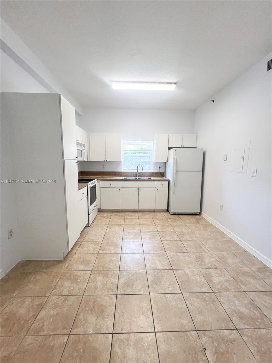 SUB OF PB 1-4 - Residential Lease