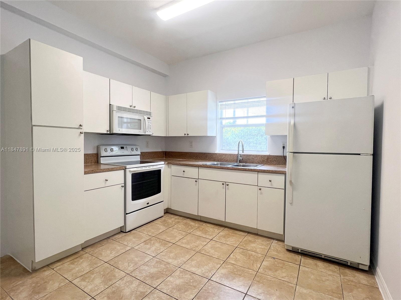 Beautiful Cutler Bay 1/1. This spacious unit has a fresh coat of paint, large walk-in closet. Walking distance to shopping mall and public transportation. Plenty of on-site residential parking. Washer and dryer on site. Professionally managed and quick approvals. Section 8 Welcome
