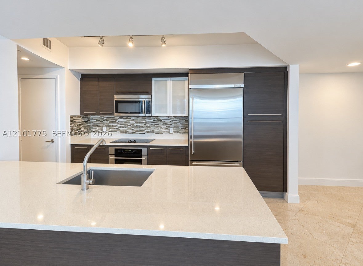 500 Brickell Ave 2405