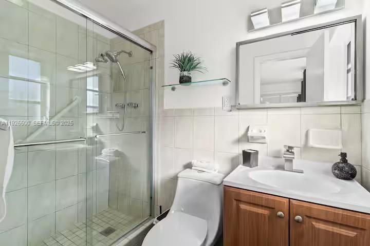 PINE CREST AMENDED PLAT - Residential Lease