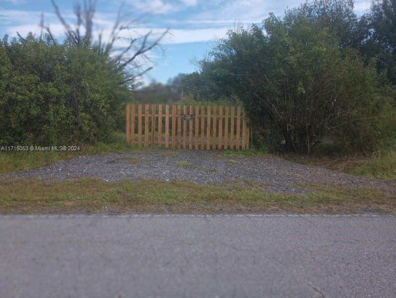 Rare 1.25 Acre lot only 20 Minutes from lake Okeechobee. 1 hour from Palm Beach. Located at Montura Ranch. Road is paved and electric is less than 500 ft away. No HOA Fees.