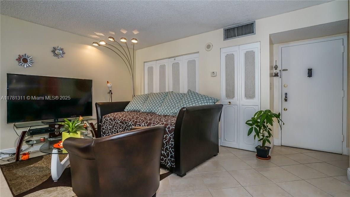 PLAZA OF AMERICAS CONDO P - Residential