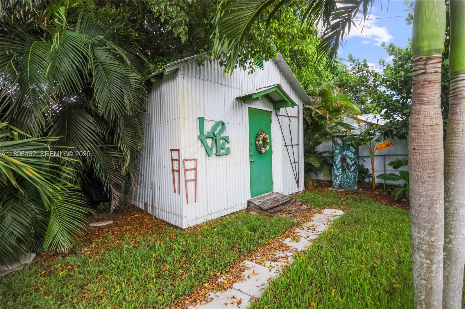 COUNTRY CLUB ACRES 5 - Residential