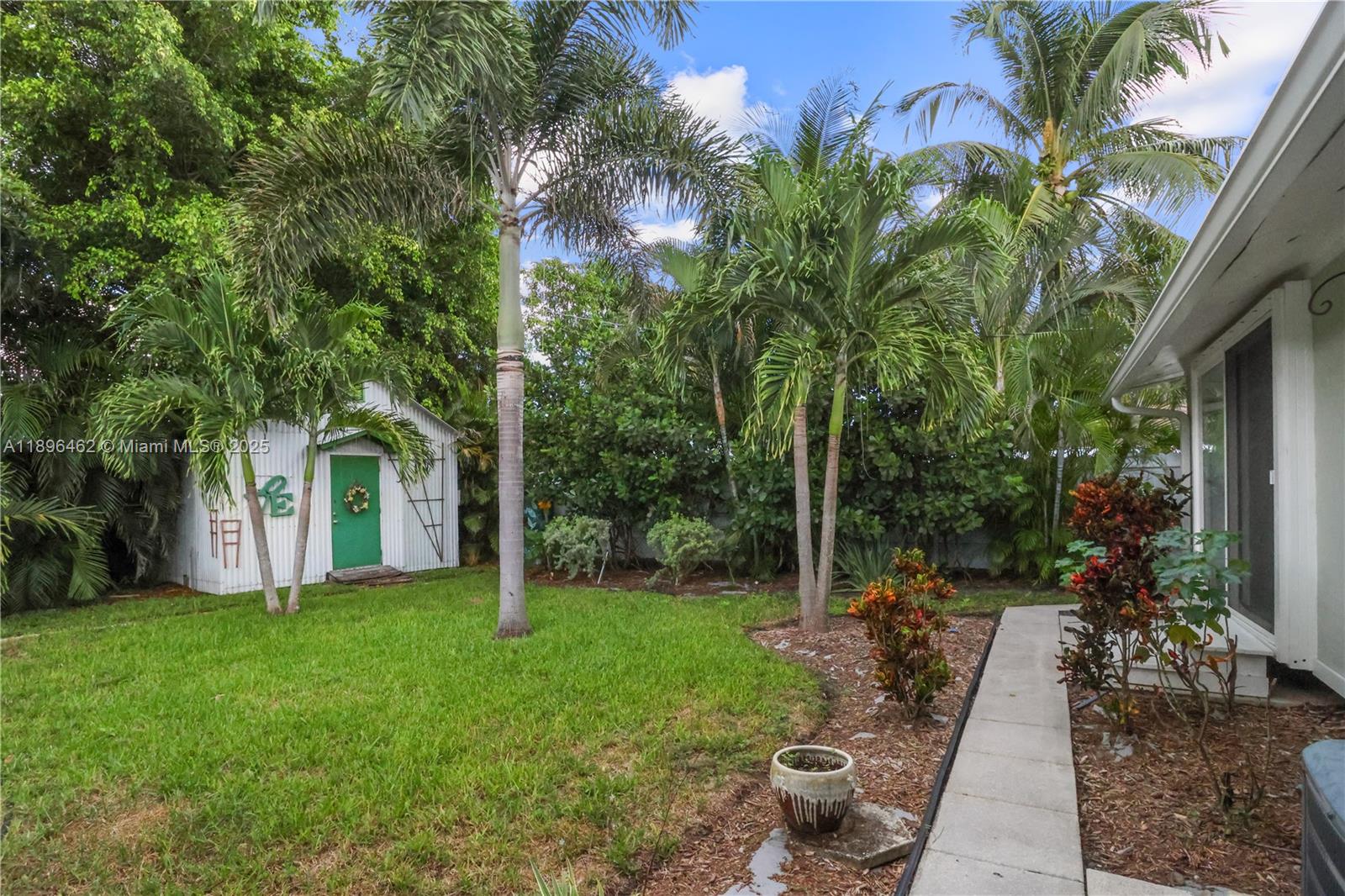 COUNTRY CLUB ACRES 5 - Residential