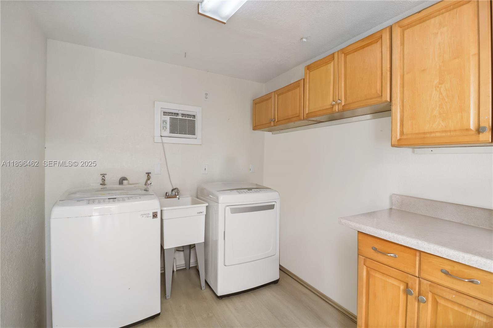 COUNTRY CLUB ACRES 5 - Residential