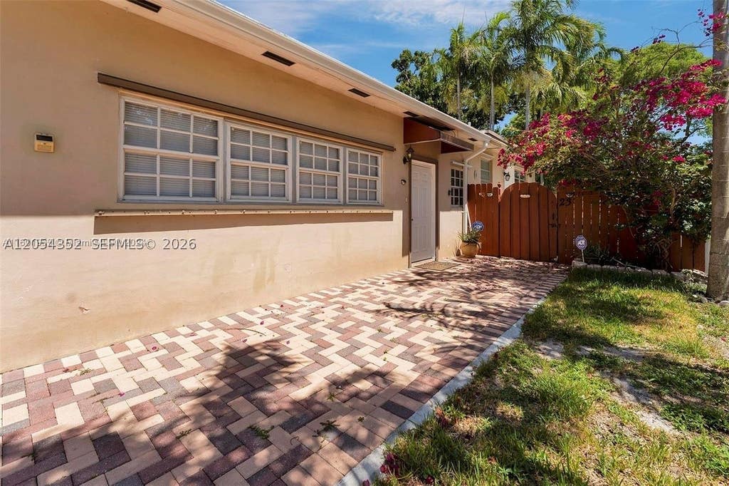 Photo of 23 SW 8th St, Hallandale Beach, FL 33009 (MLS # A12054352)