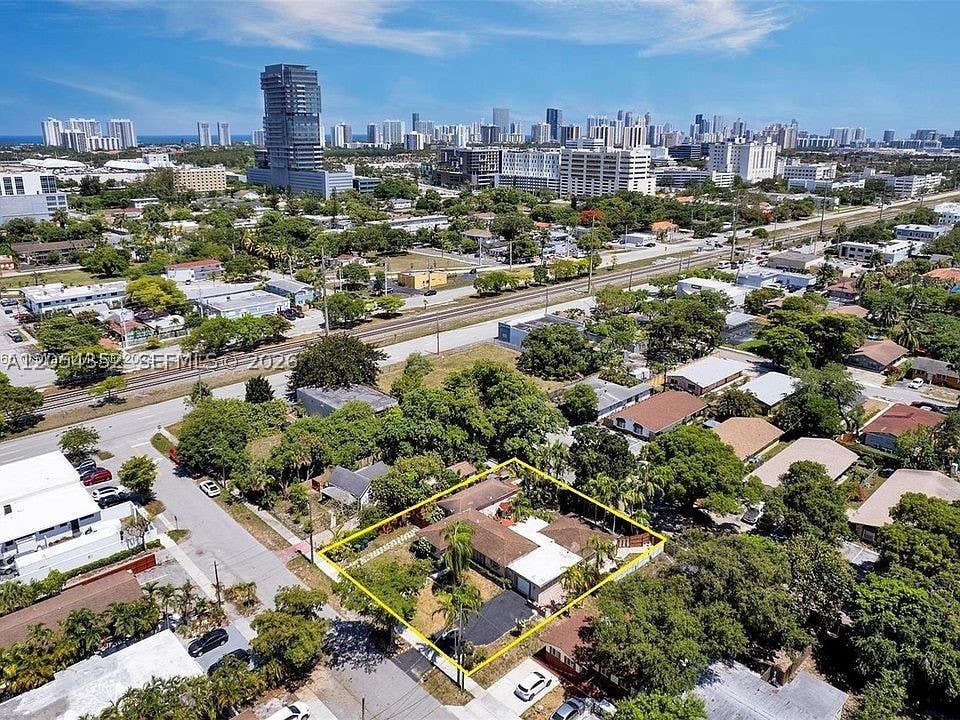 Photo of 23 SW 8th St, Hallandale Beach, FL 33009 (MLS # A12054352)
