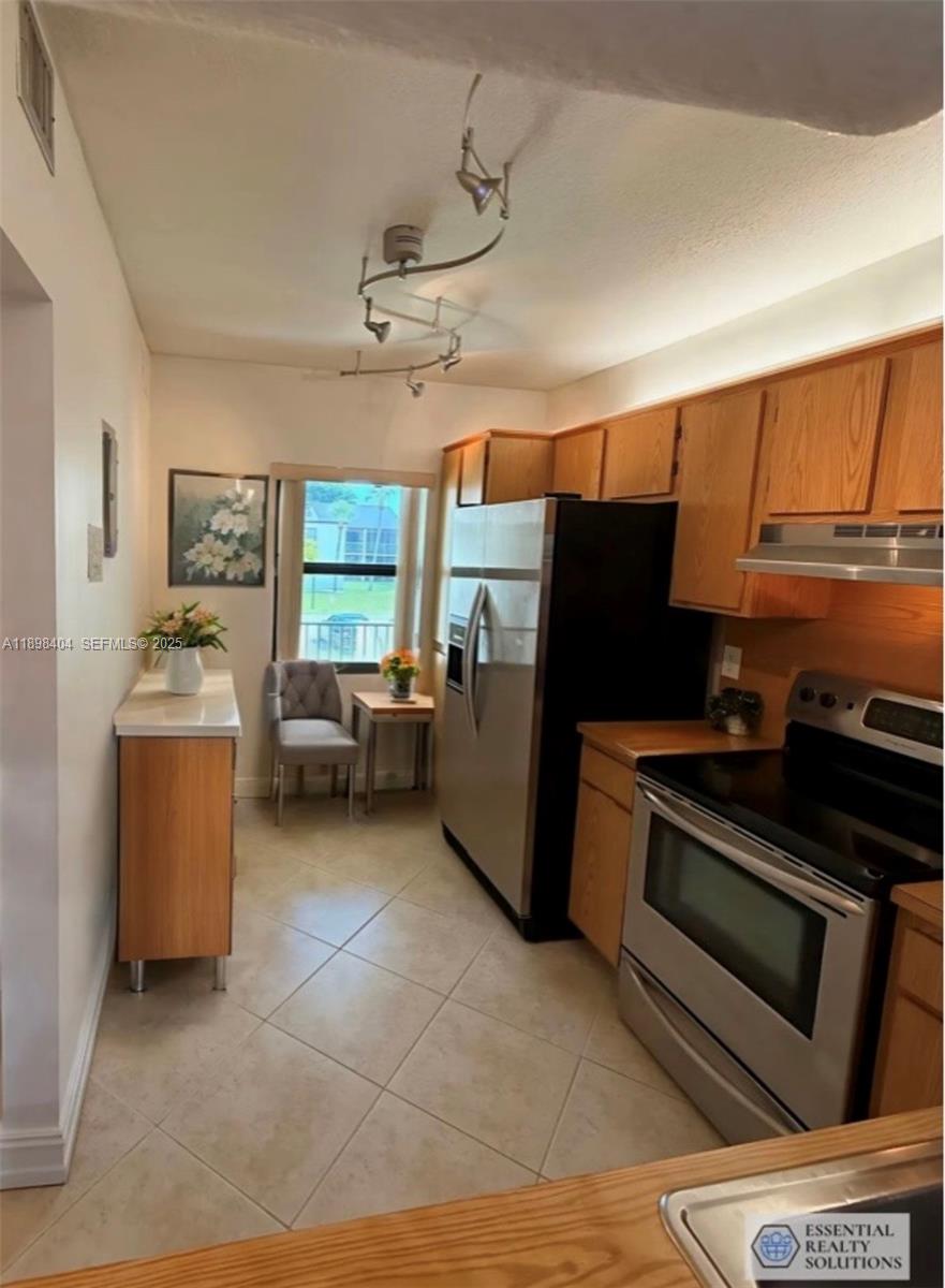 GARDENS AT PEMBROKE LAKES - Residential