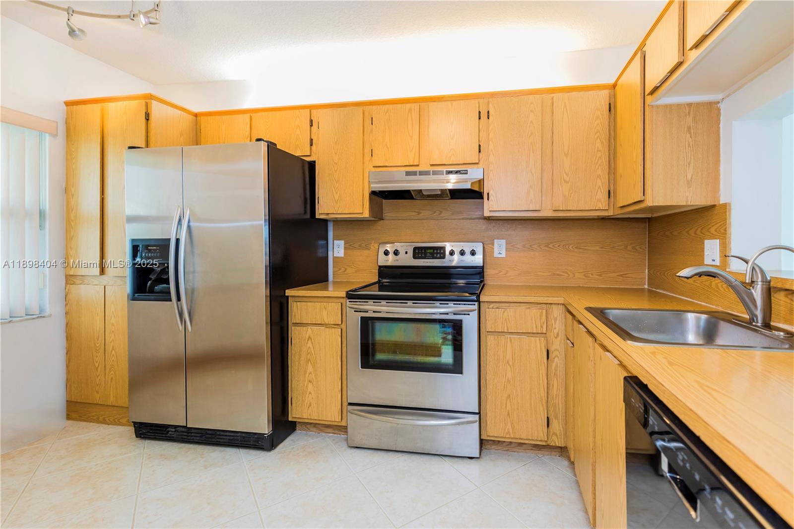 GARDENS AT PEMBROKE LAKES - Residential