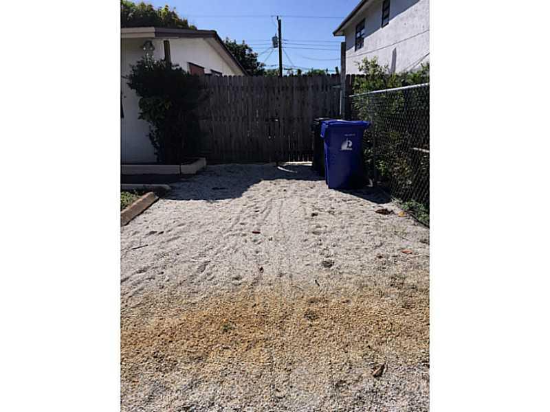 LAUDERDALE MANORS AMEND R - Residential Lease