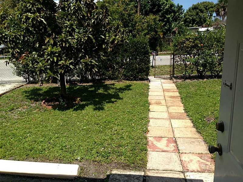 LAUDERDALE MANORS AMEND R - Residential Lease