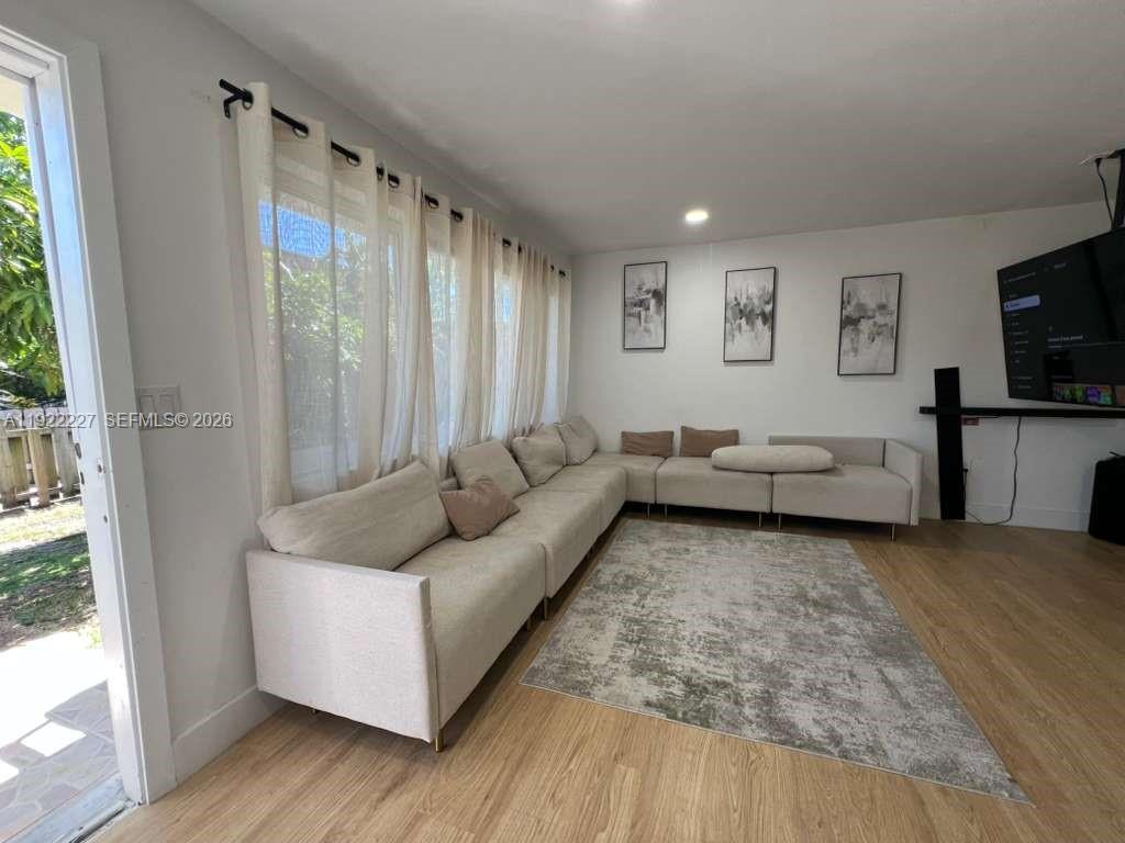 THE LOFTS TOWN VILLAS CON - Residential