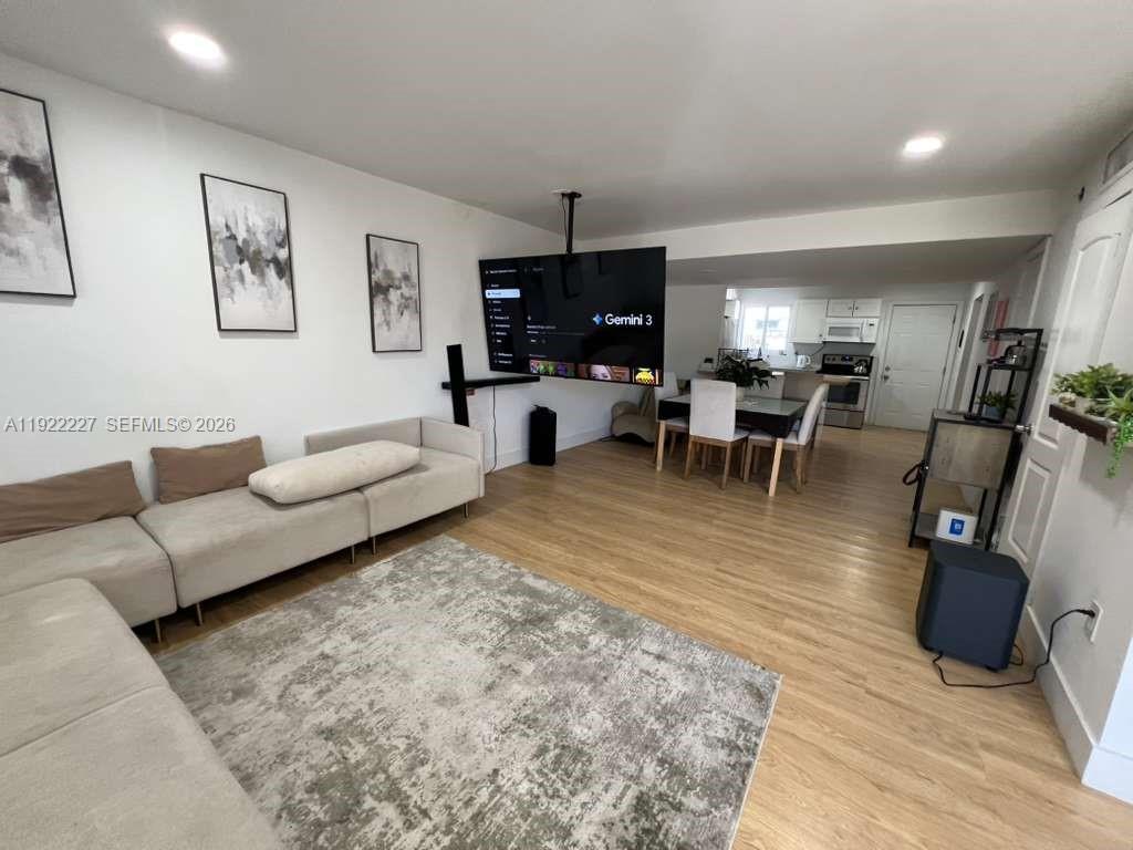 THE LOFTS TOWN VILLAS CON - Residential