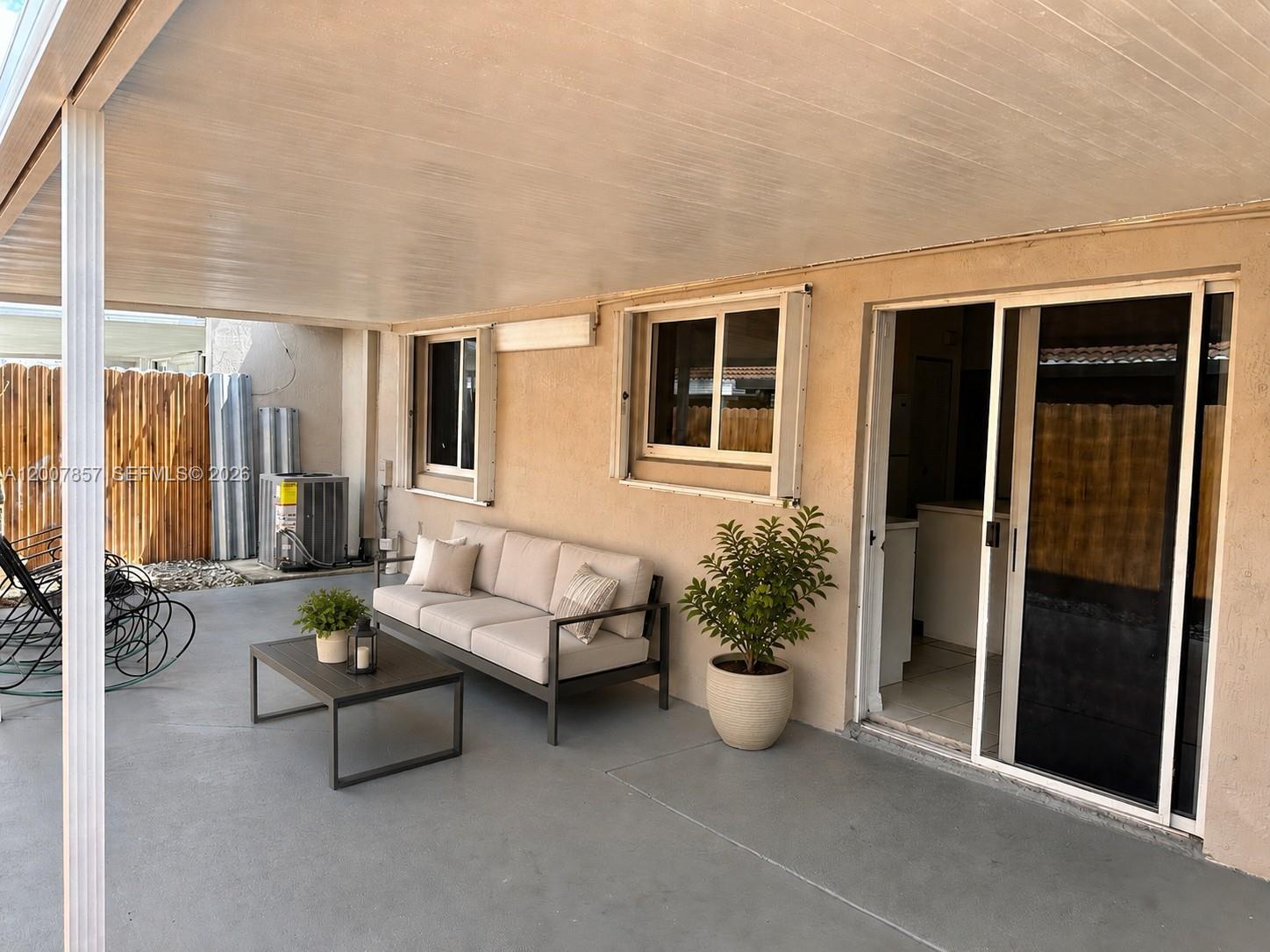 GABRIELLA CONDO NORTH - Residential