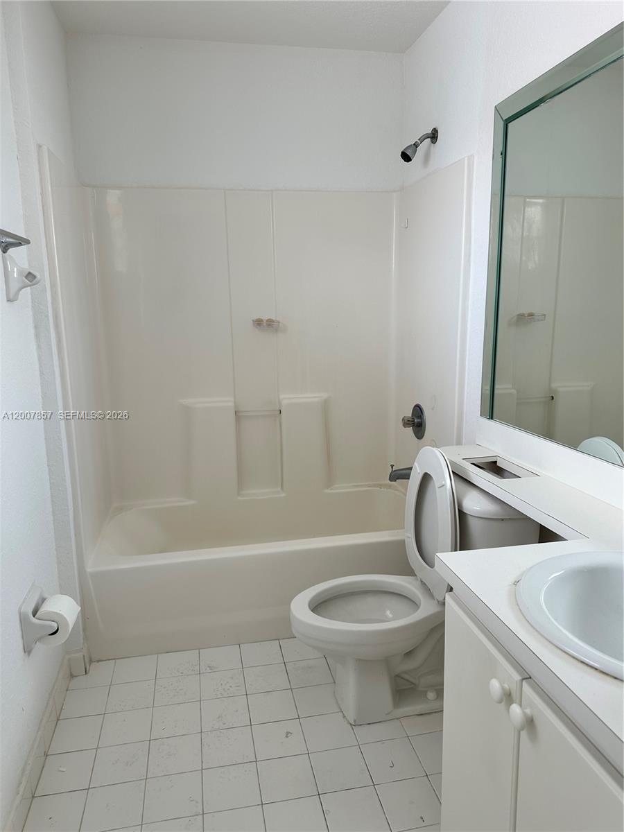 GABRIELLA CONDO NORTH - Residential