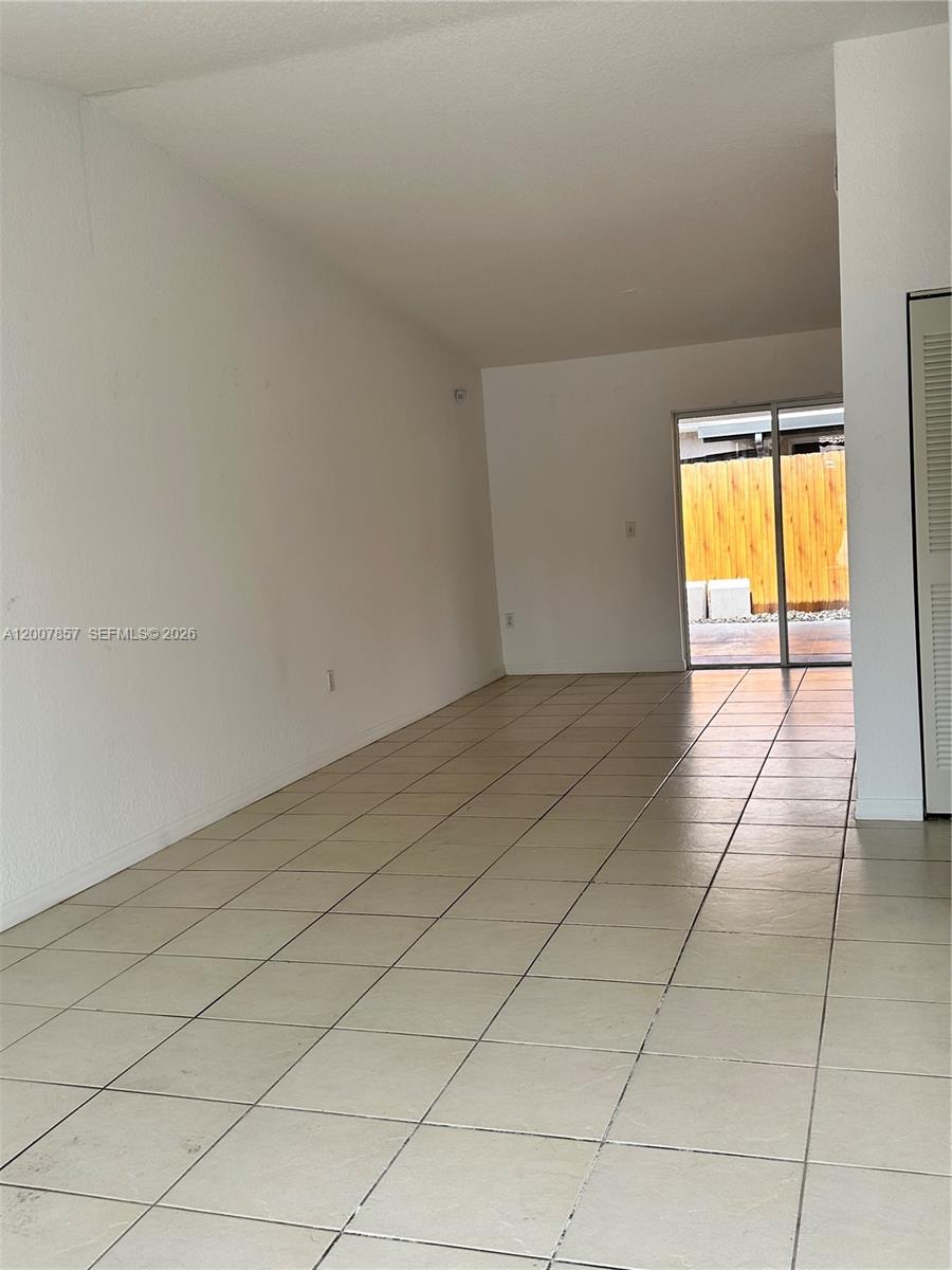 GABRIELLA CONDO NORTH - Residential
