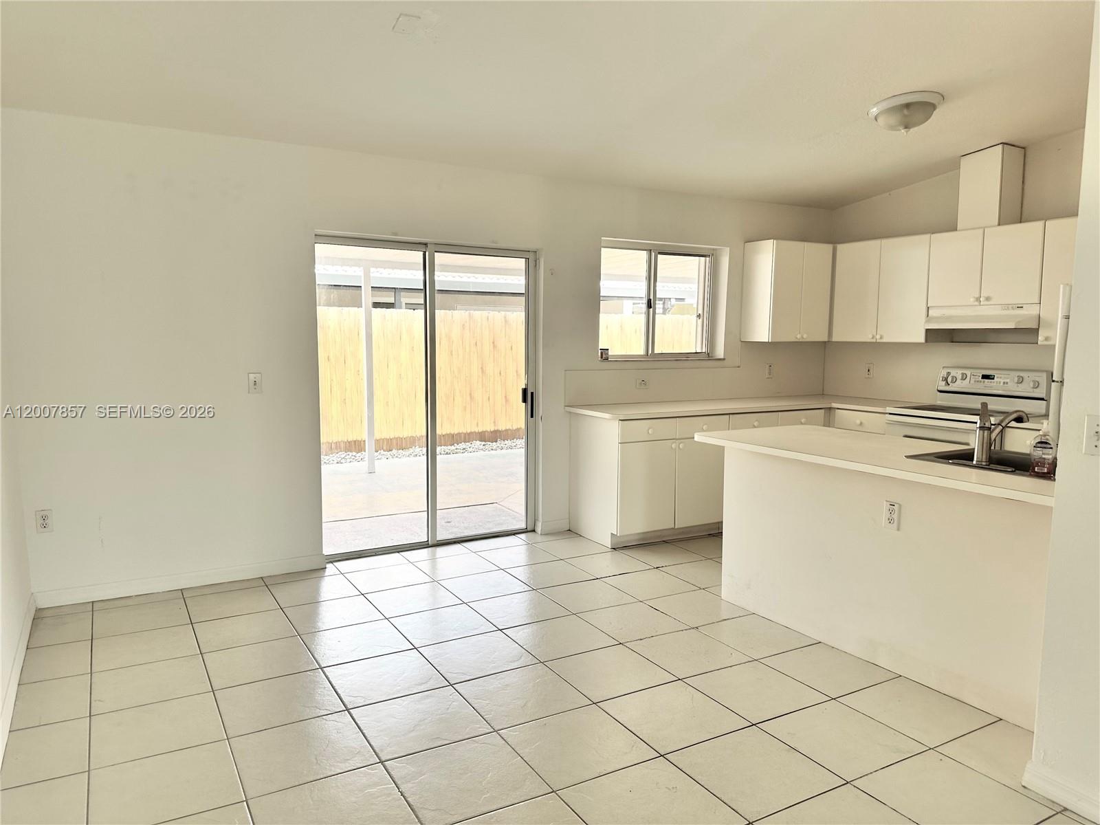 GABRIELLA CONDO NORTH - Residential