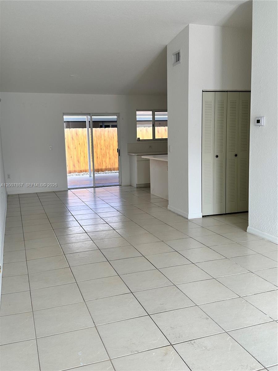 GABRIELLA CONDO NORTH - Residential