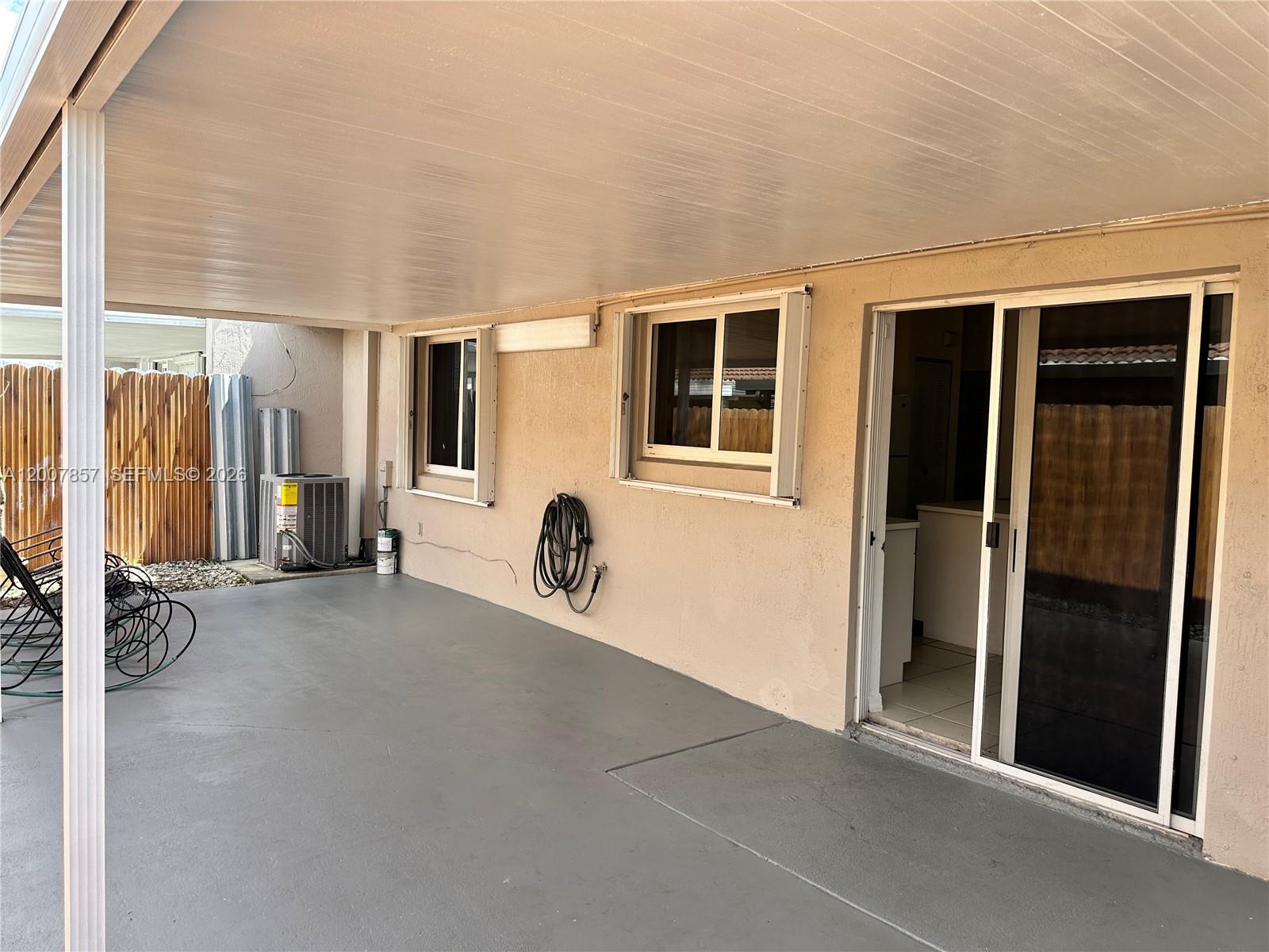 GABRIELLA CONDO NORTH - Residential