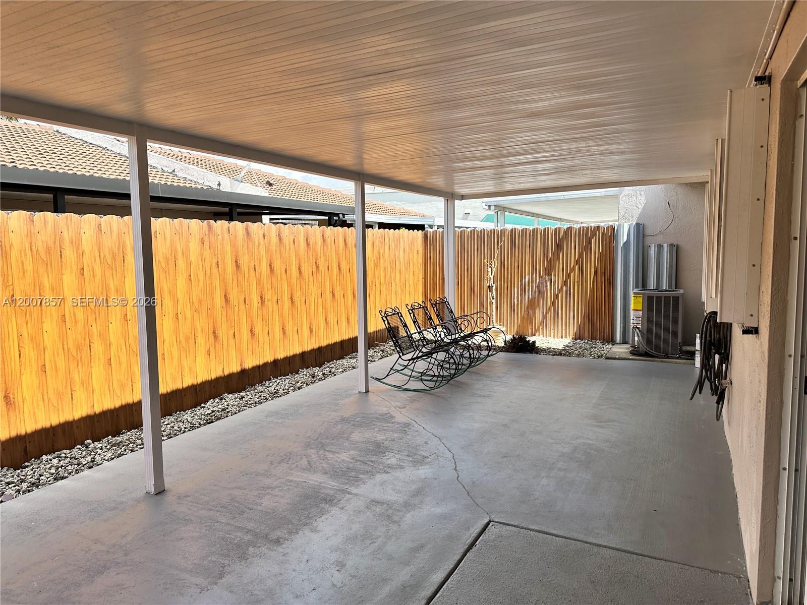 GABRIELLA CONDO NORTH - Residential