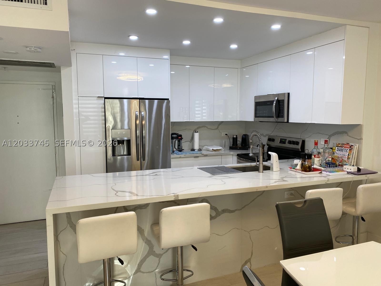 5601 Collins Ave 622