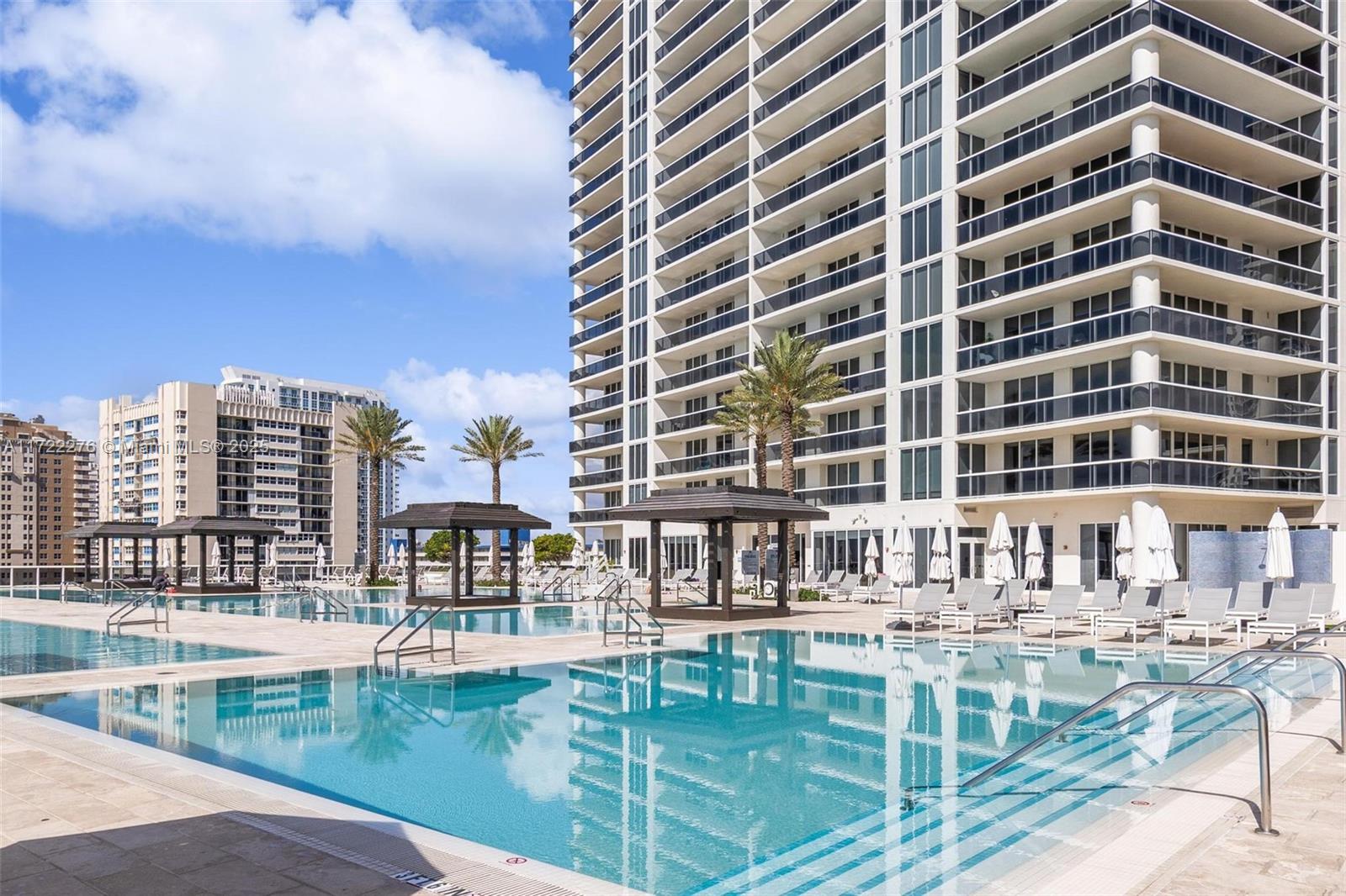 BEACH CLUB I - Residential